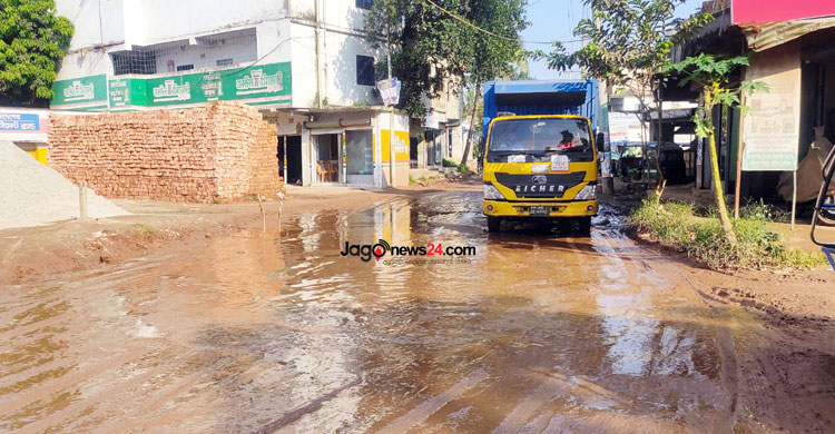 কুমিল্লায় ২১ কিলোমিটার সড়কে ৩৫০ মিটার মরণফাঁদ