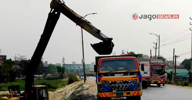 স্বস্তির ঈদযাত্রায় বাধা ছয় লেন প্রকল্প