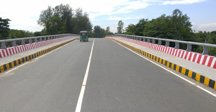 গরুবাহী ট্রাকের ধাক্কায় অটোরিকশার যাত্রী নিহত, শিশুসহ আহত ৭