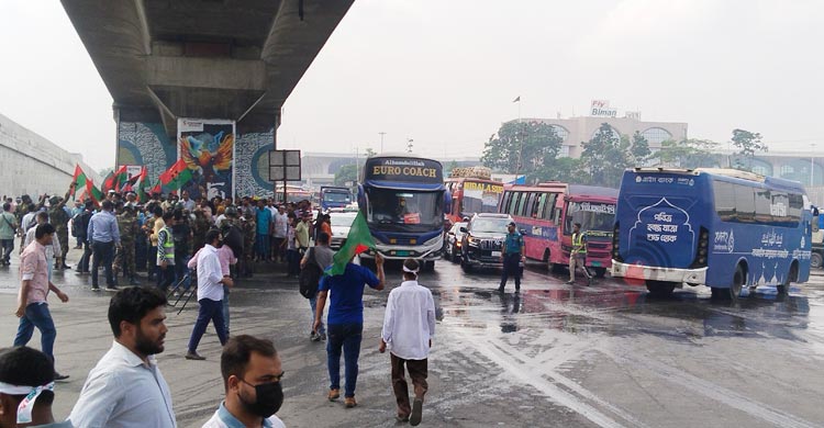 বিমানবন্দর সড়কে ধীরগতি