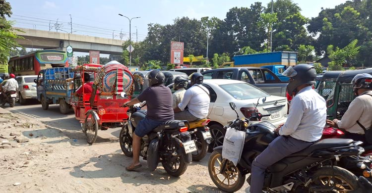 মেট্রোরেল স্বাভাবিক হলেও জানেন না অনেকেই, কিছু সড়কে তীব্র যানজট
