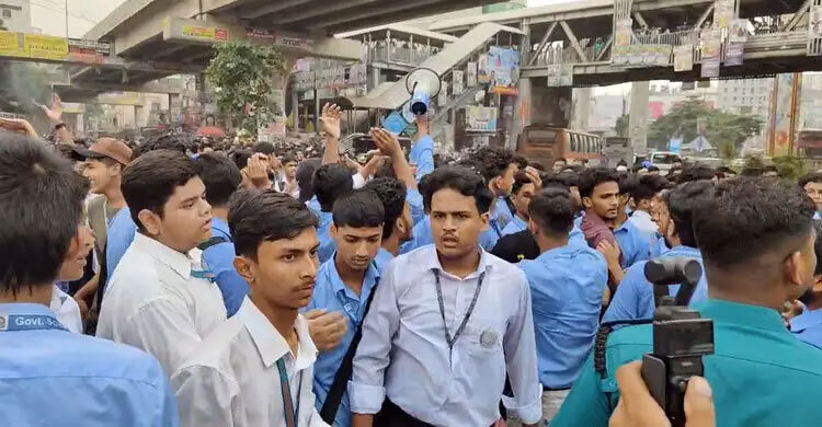 Students block Farmgate intersection, demand safer roads