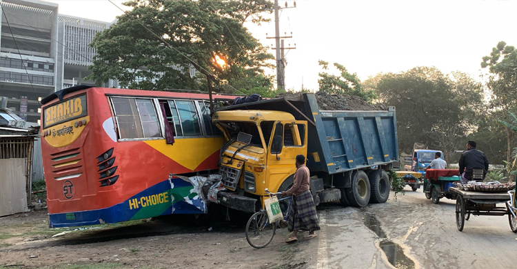 3 killed as Jamaat’s study tour buses collide with truck