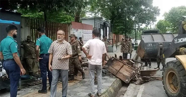 কাজীর দেউরী-লালখান বাজার পর্যন্ত ফুটপাত দখলমুক্ত, ৫০ দোকান উচ্ছেদ
