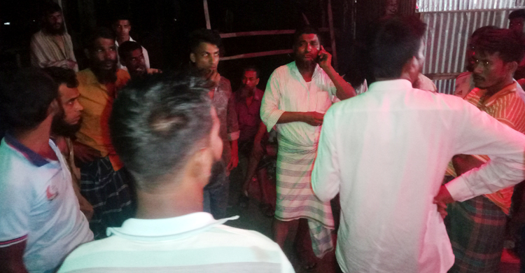 মেঘনায় ডাকাতের হানা, পান ব্যবসায়ীদের টাকা লুট