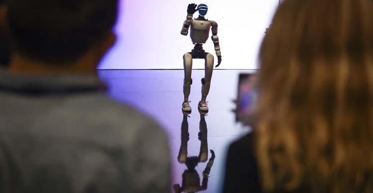 ১০ বছরের মধ্যে ঘরে ঘরে থাকবে রোবট