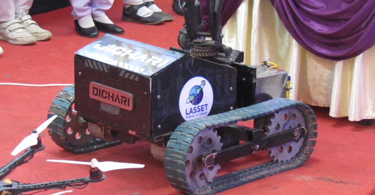 ৮০০ শিক্ষার্থীর চোখে রোবট তৈরির স্বপ্ন