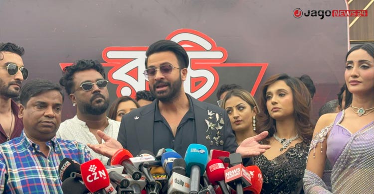 ‘কিছু স্বার্থান্বেষী মহল চায় না বাংলা সিনেমার উন্নতি হোক’