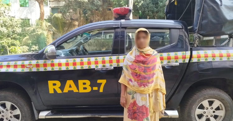 ফেনীতে যাত্রীবাহী বাস থেকে ইয়াবাসহ রোহিঙ্গা নারী আটক