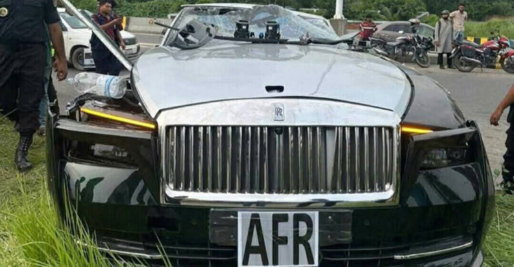 Luxury wreck: Rolls-Royce Spectre crashes on Purbachal Expressway