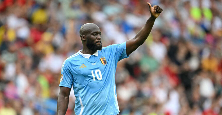 Napoli sign Chelsea's Lukaku for £30m