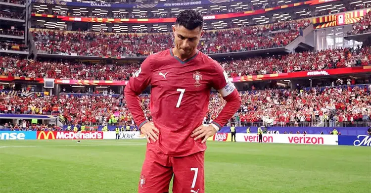 ‘আমি ভাবি, যদি ছুঁতে পারতাম তোমাকে’