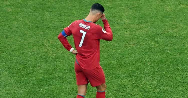 ‘রোনালদো কখনোই মেসি হবে না, তার সরে দাঁড়ানো উচিত’