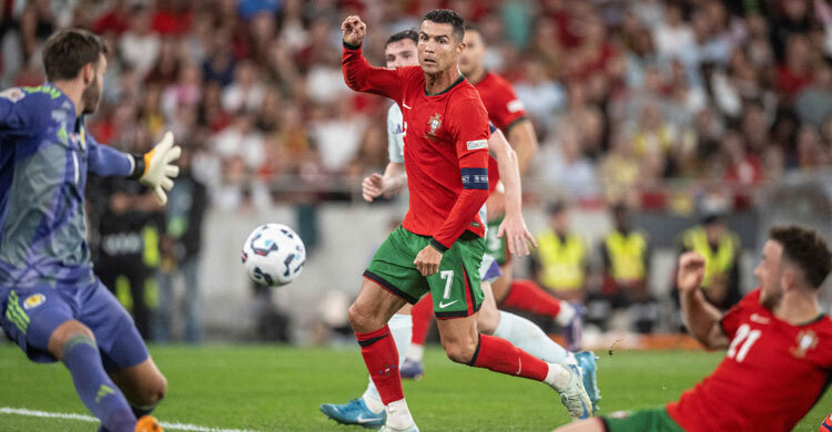 Ronaldo strikes late to seal Portugal win over Scotland