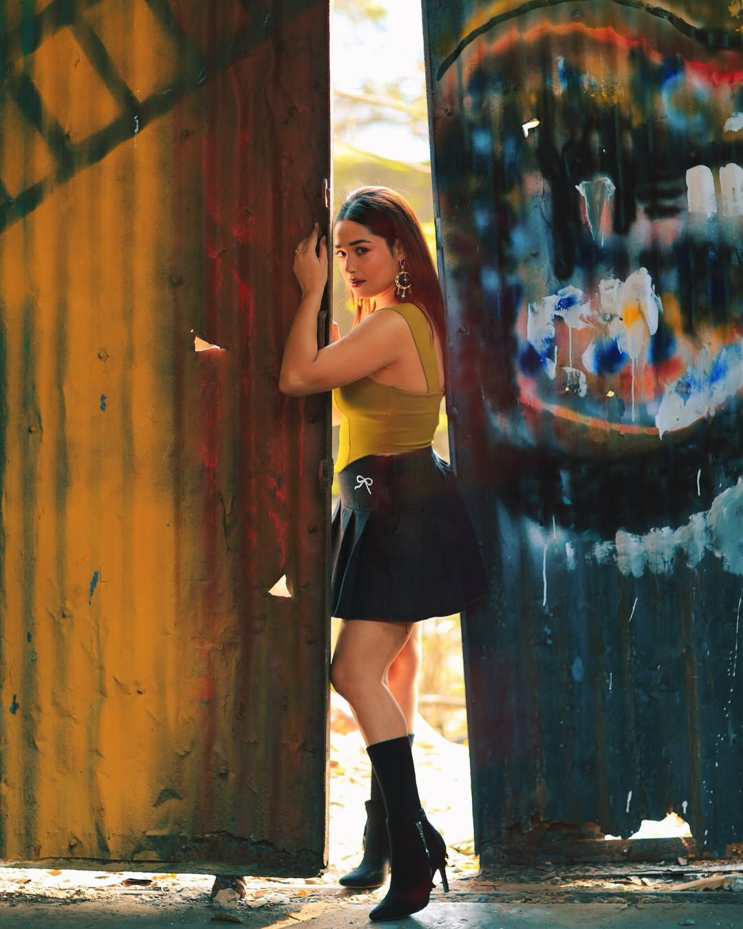 স্ট্রিট স্টাইলে নজরকাড়া রোশনী