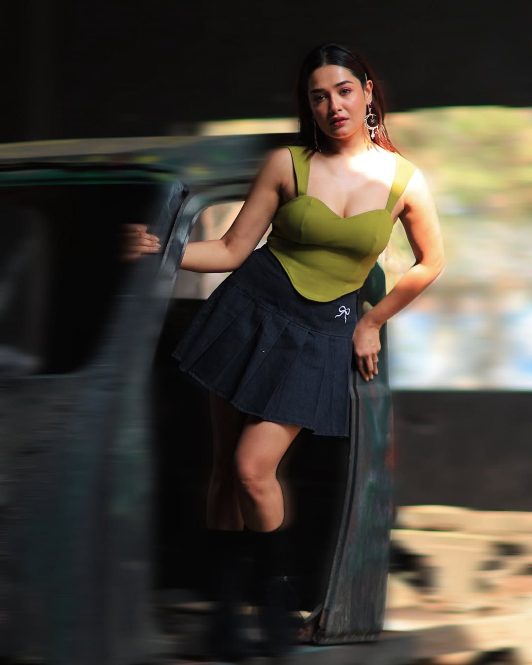 স্ট্রিট স্টাইলে নজরকাড়া রোশনী