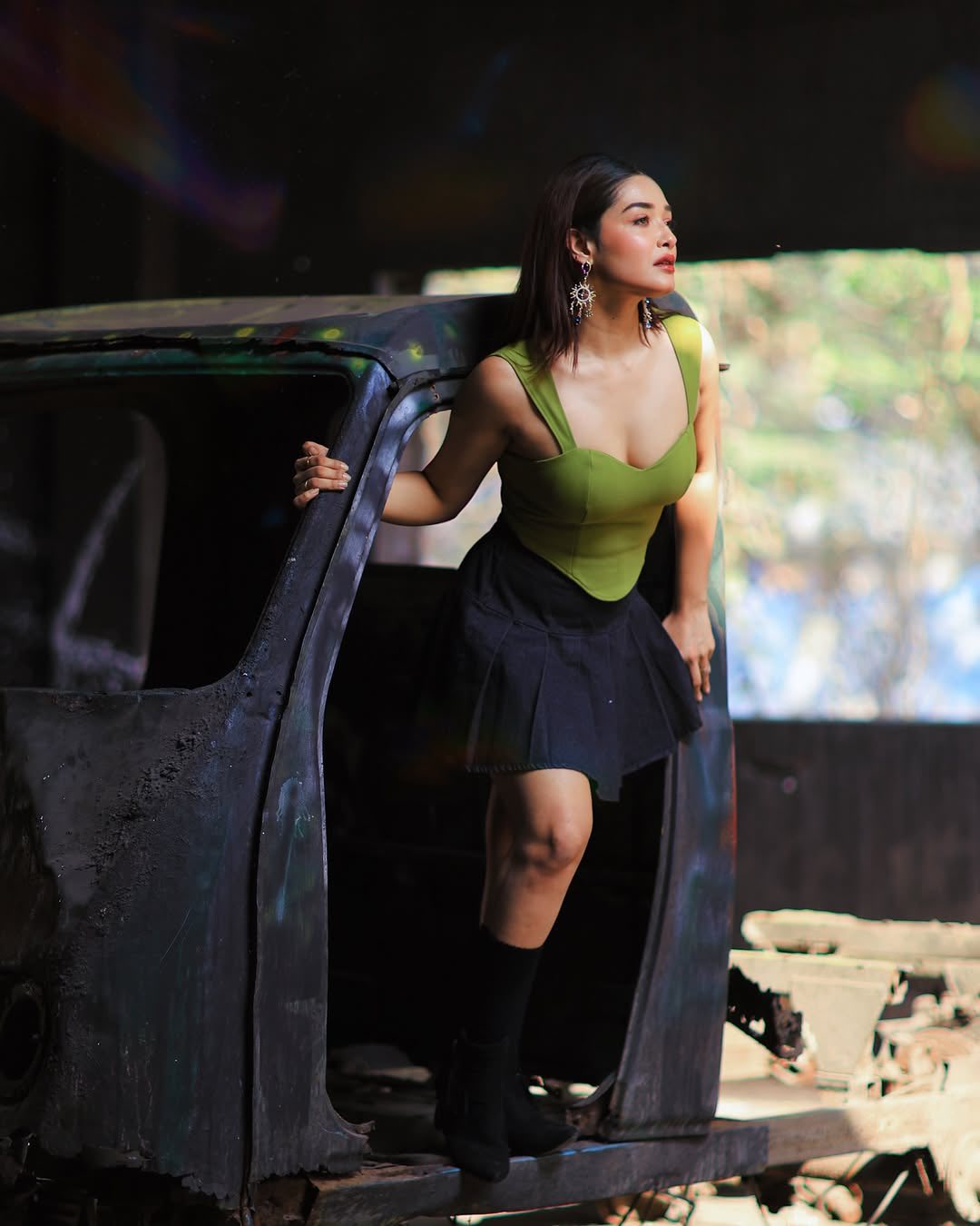 স্ট্রিট স্টাইলে নজরকাড়া রোশনী