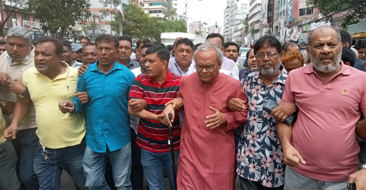 মজনুর মুক্তির দাবিতে রিজভীর নেতৃত্বে বিক্ষোভ মিছিল