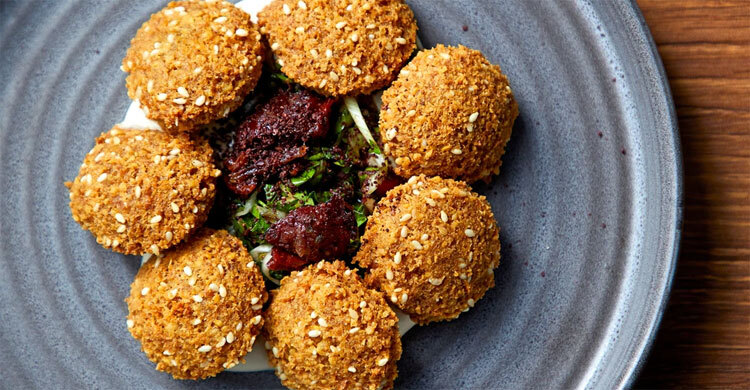 সিরিয়ার জনপ্রিয় খাবার ‘ফালাফেল’ বানাবেন যেভাবে