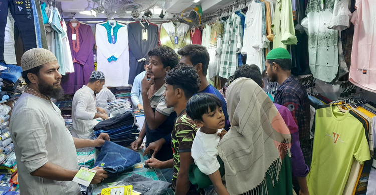 সাশ্রয়ী দামে পছন্দের কেনাকাটায় আরএস শপিং কমপ্লেক্স