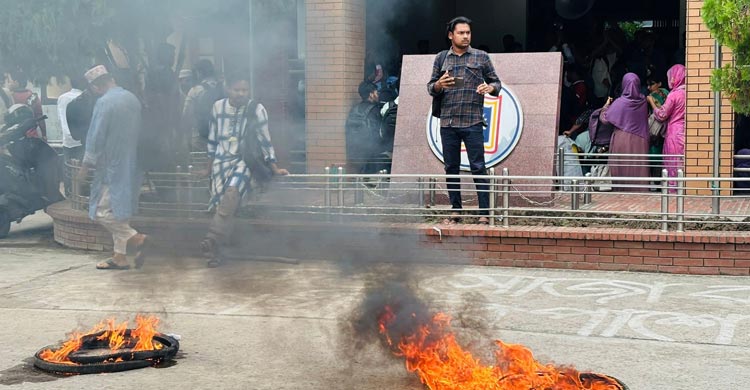  তদন্ত প্রতিবেদন না পেয়ে বিক্ষোভ