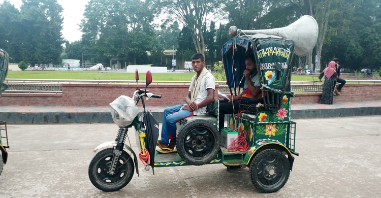 পেরেক ঠুকে গাছে ব্যানার টানানো বন্ধে ক্যাম্পাসে মাইকিং