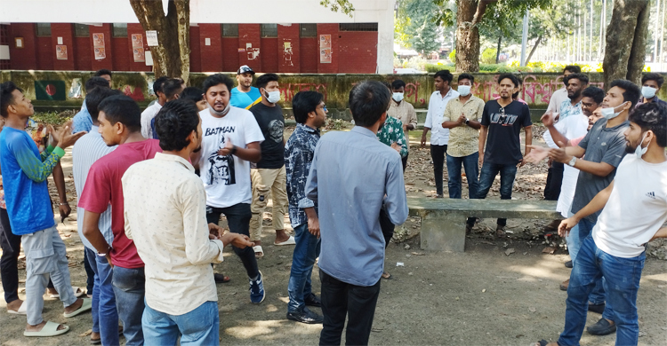 নতুন কমিটি ‘অবাঞ্ছিত’ ঘোষণা করে পদবঞ্চিতদের বিক্ষোভ-ভাঙচুর