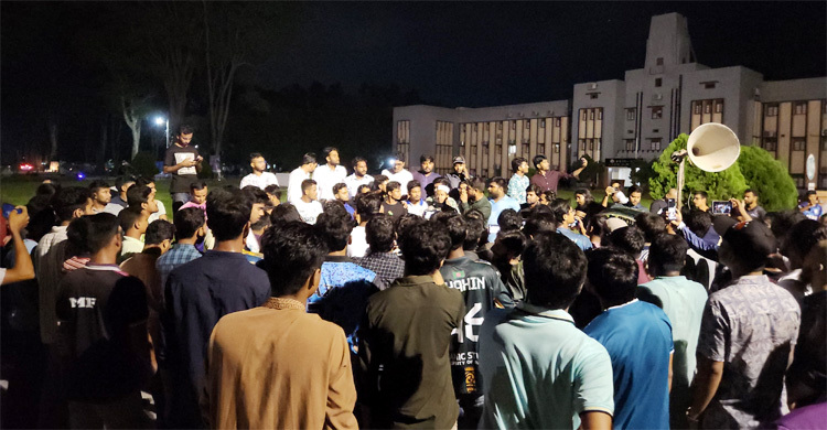 মিটফোর্ডের ঘটনায় রাবিতে বিক্ষোভ