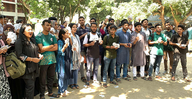 অনাবাসিক শিক্ষার্থীদের কেন্দ্রে আনাই বড় চ্যালেঞ্জ