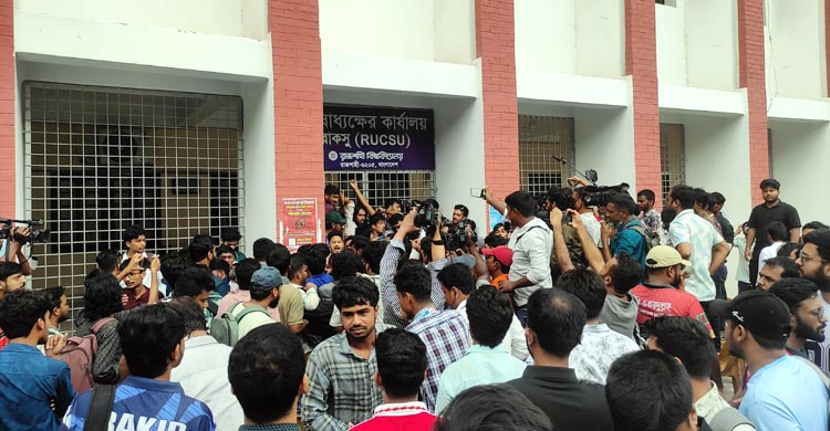 রাকসুতে প্রথম বর্ষের শিক্ষার্থীদের ভোটার করতে ছাত্রদলের তুলকালাম