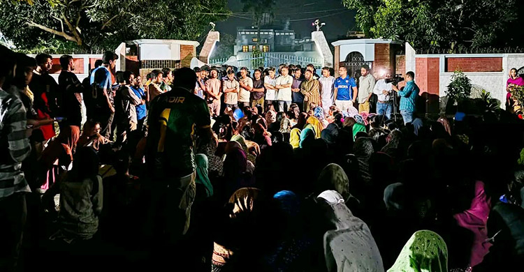 সুইমিংপুলে ছাত্রীর মৃত্যু: বিক্ষোভে উত্তাল রাবি ক্যাম্পাস