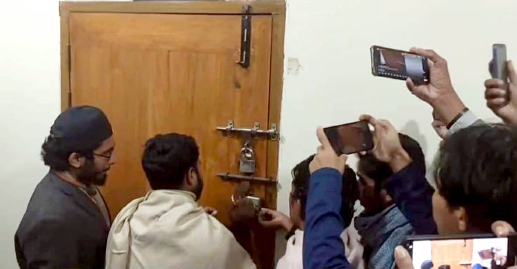 দায়িত্ব পালনে অপারগতা প্রকাশ আওয়ামীপন্থি ডিনদের, সিদ্ধান্ত আজ