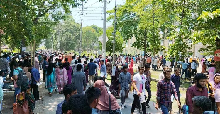 শঙ্কায় বিশ্ববিদ্যালয়ের উপাচার্যরা, পদ বাঁচাতে &lsquo;দৌড়ঝাঁপ&rsquo;