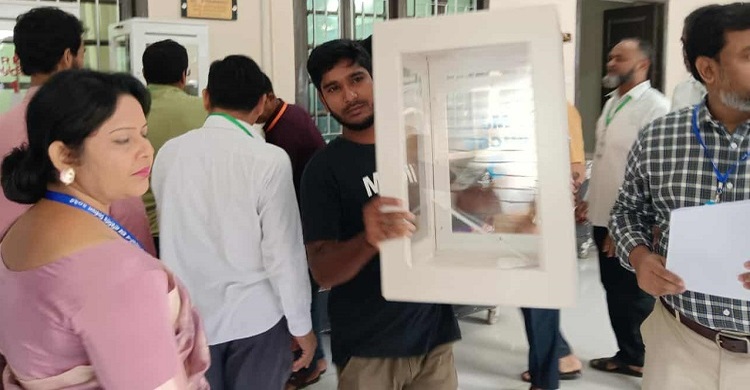 রাকসু ভোট: বাড়তি নিরাপত্তায় কেন্দ্রে যাচ্ছে ব্যালট বাক্স