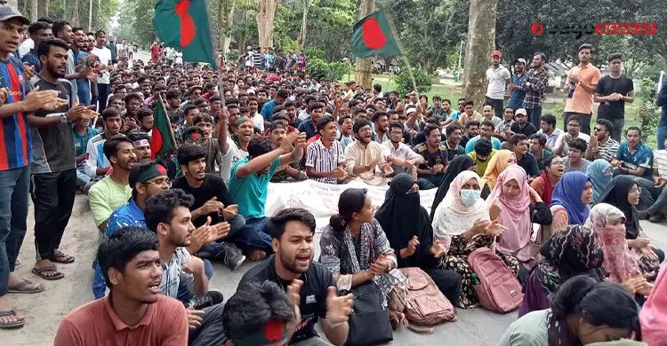 সরকার পতনের একদফা দাবিতে উত্তাল রাজশাহী, শিক্ষকদের একাত্মতা পোষণ