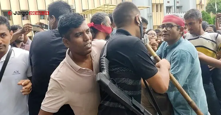 রাবি থেকে শিক্ষার্থীদের তুলে নেওয়ার চেষ্টা, ঢাল হয়ে দাঁড়ান শিক্ষকরা