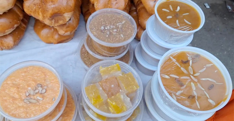 শবে বরাতে পুরান ঢাকায় বাহারি হালুয়া-রুটির পসরা