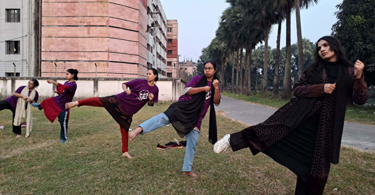 রাবির শতাধিক নারী শিক্ষার্থীকে দেওয়া হলো আত্মরক্ষার প্রশিক্ষণ