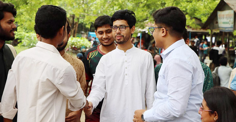 ভোটার টানতে প্রচারণা তুঙ্গে