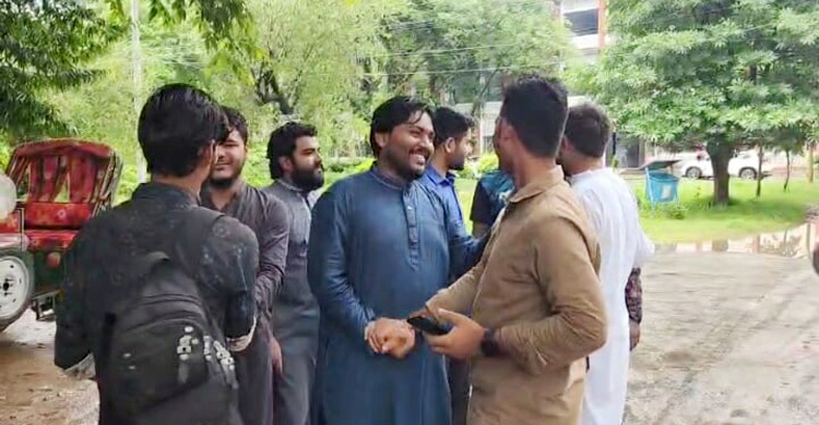 ভোটার টানতে প্রচারণা তুঙ্গে