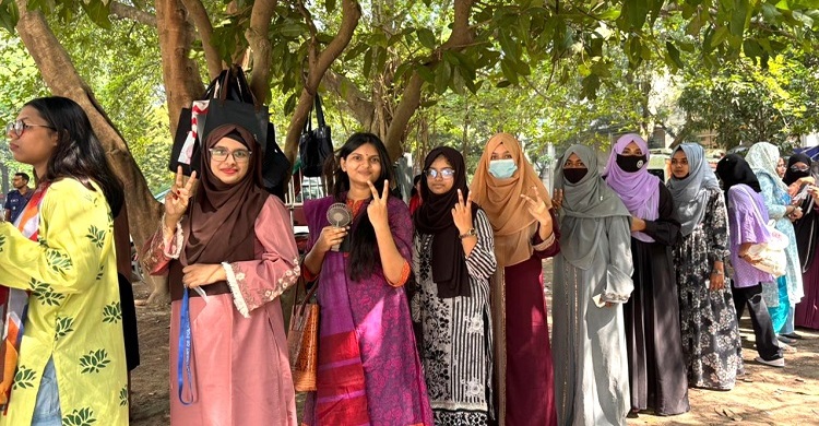 রাকসু ভোট: ১৬ হলের ফলাফলে এগিয়ে শিবির, তলানিতে ছাত্রদল