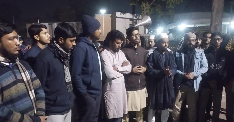 শাকসু নির্বাচন স্থগিতের প্রতিবাদে রাকসুর বিক্ষোভ