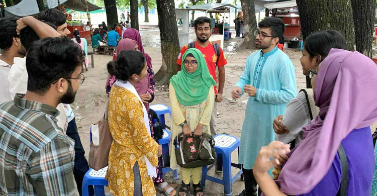 ভোটার টানতে প্রচারণা তুঙ্গে