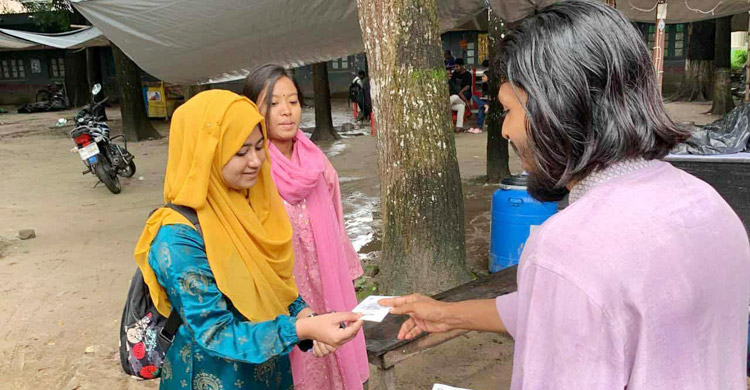 ভোটার টানতে প্রচারণা তুঙ্গে