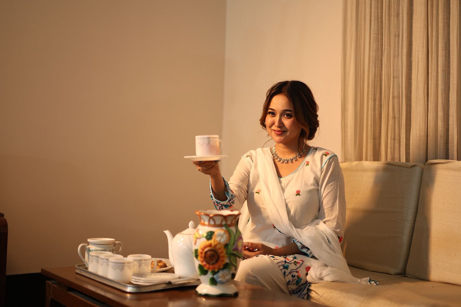 অলস সন্ধ্যায় সুতির সাজে স্নিগ্ধ চমক