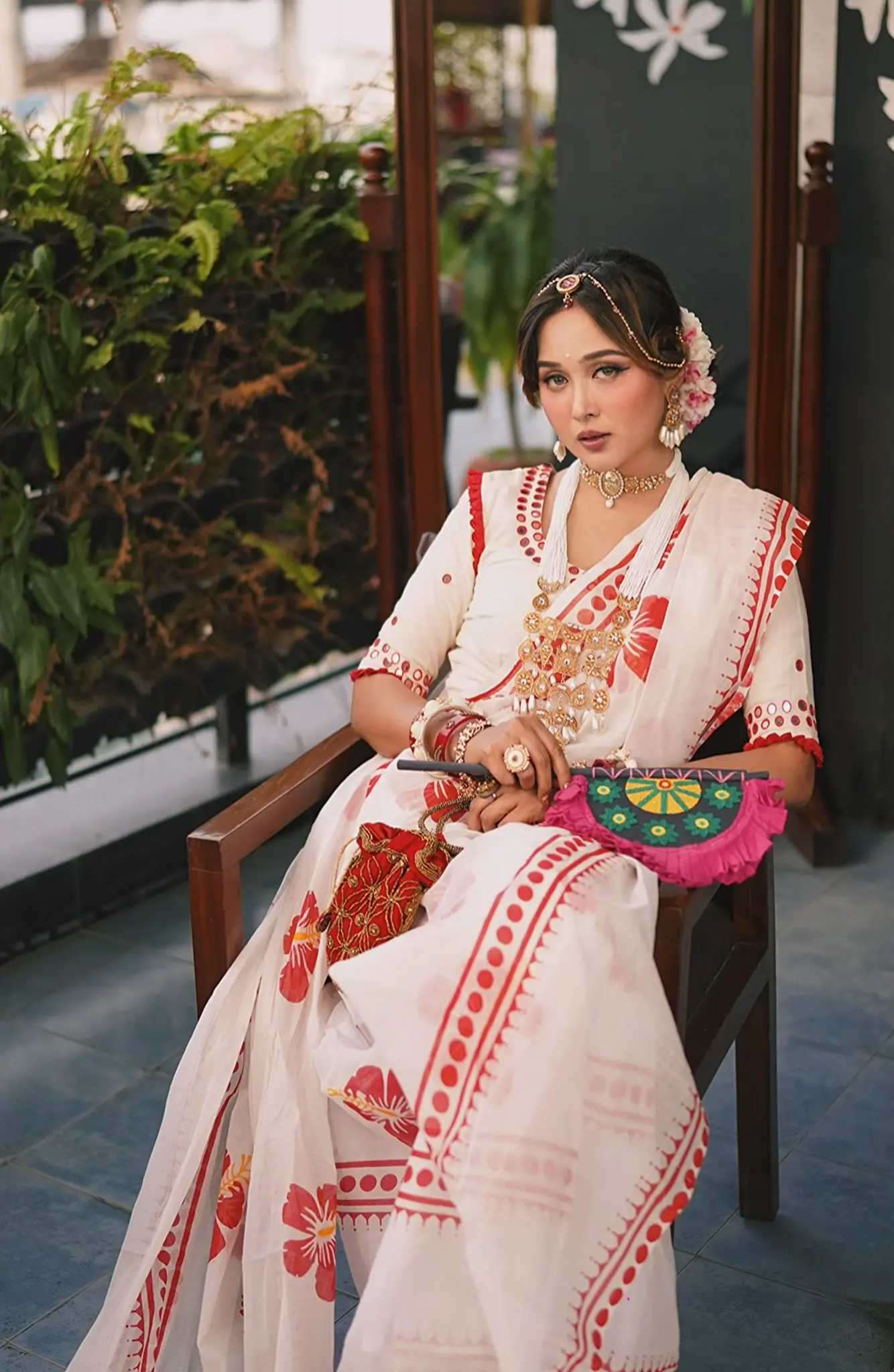 চমকের বাহারি স্টাইলে মুগ্ধ ভক্তরা