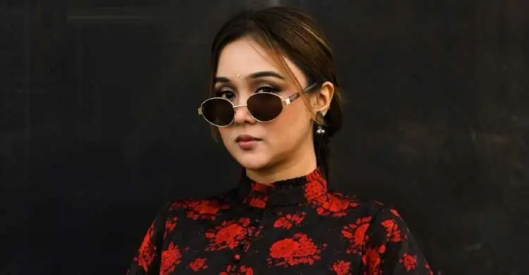 চমকের বাহারি স্টাইলে মুগ্ধ ভক্তরা