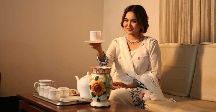 অলস সন্ধ্যায় সুতির সাজে স্নিগ্ধ চমক