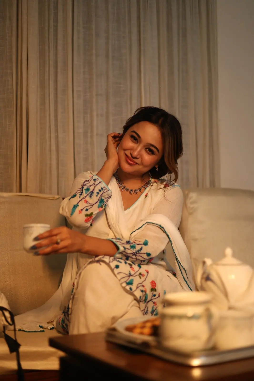 চমকের বাহারি স্টাইলে মুগ্ধ ভক্তরা