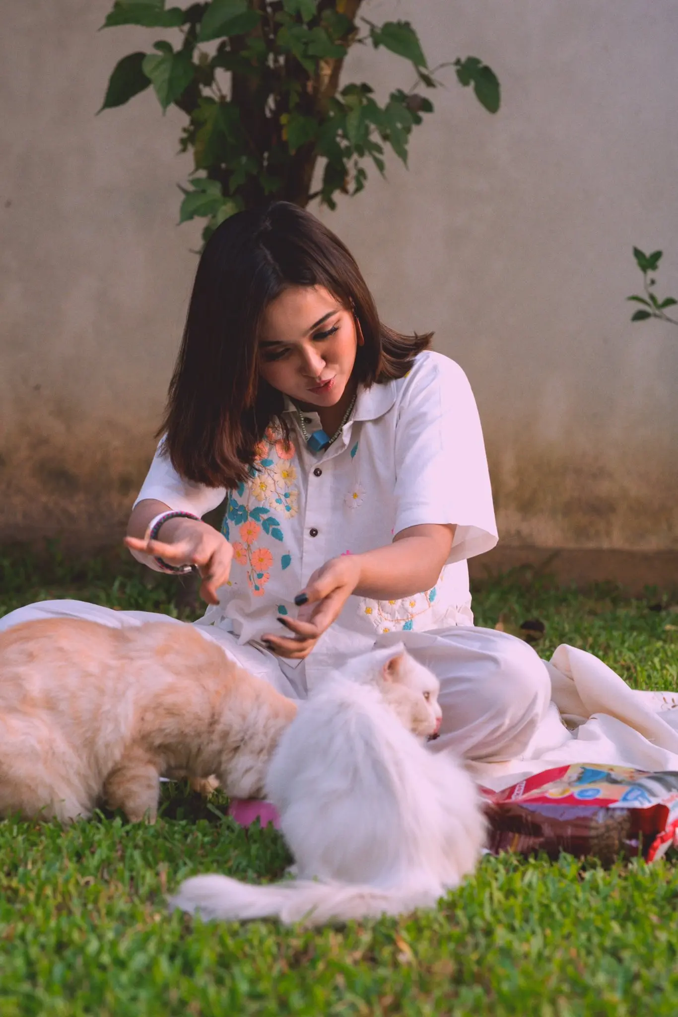 চমকের বাহারি স্টাইলে মুগ্ধ ভক্তরা